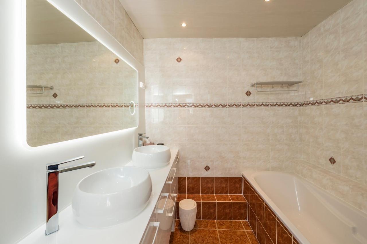 Suites Mana - Le Manaloft, Chic Et Moderne Avec Salle Privee De Fitness En Plein Centre-Ville De Rethel Ngoại thất bức ảnh